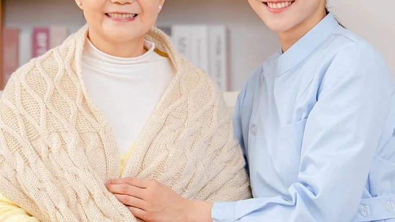 社区养老，如何打造老人的健康守护伞？**