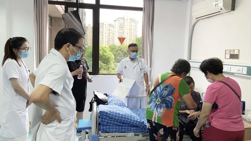 养老护理员证和护士证区别
