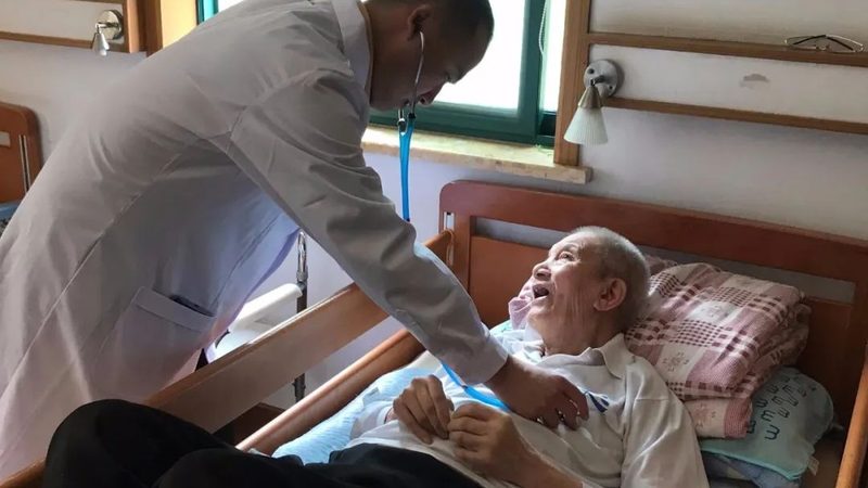养老护理员工资标准解析：揭秘收费差异背后的真相**